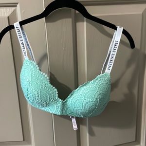 Victoria Secret Lace Wireless Bra